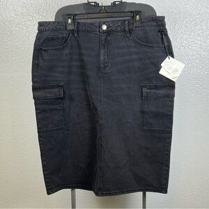 Ava & Viv Black‎ Cargo Skirt with Tailored Silhouette